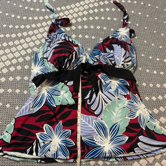 Tankini/Bathing suit TOP. Like new. Plus size - Picture 5 of 5